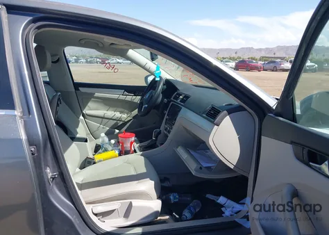 2012 Volkswagen Passat 2.5L Se z USA, uszkodzony, nr VIN 1VWBP7A33CC054897